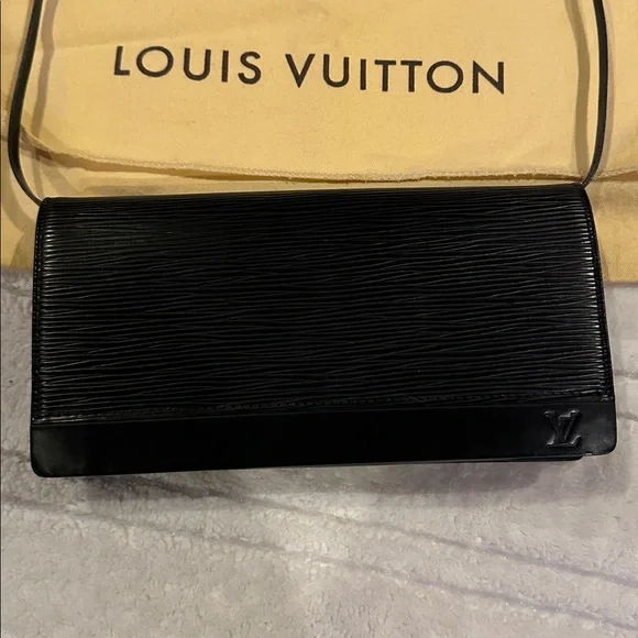 EUC Louis Vuitton monogram Honfleur Epi Leather Bag - black - Picture 3 of 16